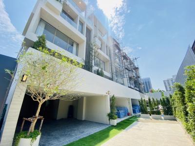 For SaleTownhouseRatchadapisek, Huaikwang, Suttisan : New luxury townhome for sale, Luka Residence Ekamai, living space 310 sqm. Size 37.4 sq.w., complete function