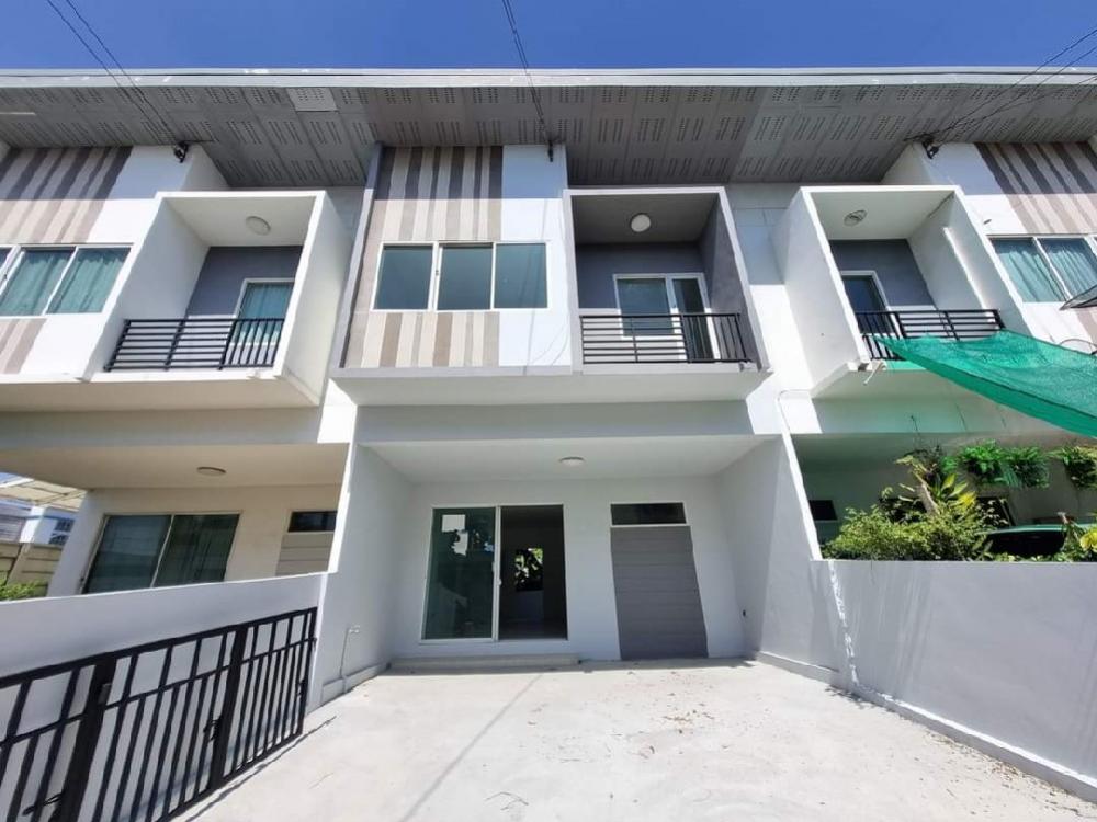 For SaleTownhouseSamut Prakan,Samrong : Townhouse for sale, Phraeksa 15, on the main road, 20 square wa, beginning of the alley, ready to move in