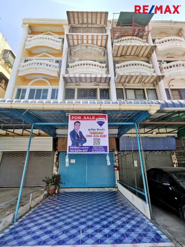 For SaleShophouseLadprao, Central Ladprao : 4 and a half storey shophouse, Lat Phrao-Wang Hin, area 24 sq m, next to Chokchai 4 Road, good condition, ready to move in, good location, near The Tree Condo, Paolo Hospital, Chokchai 4, only 500 meters.