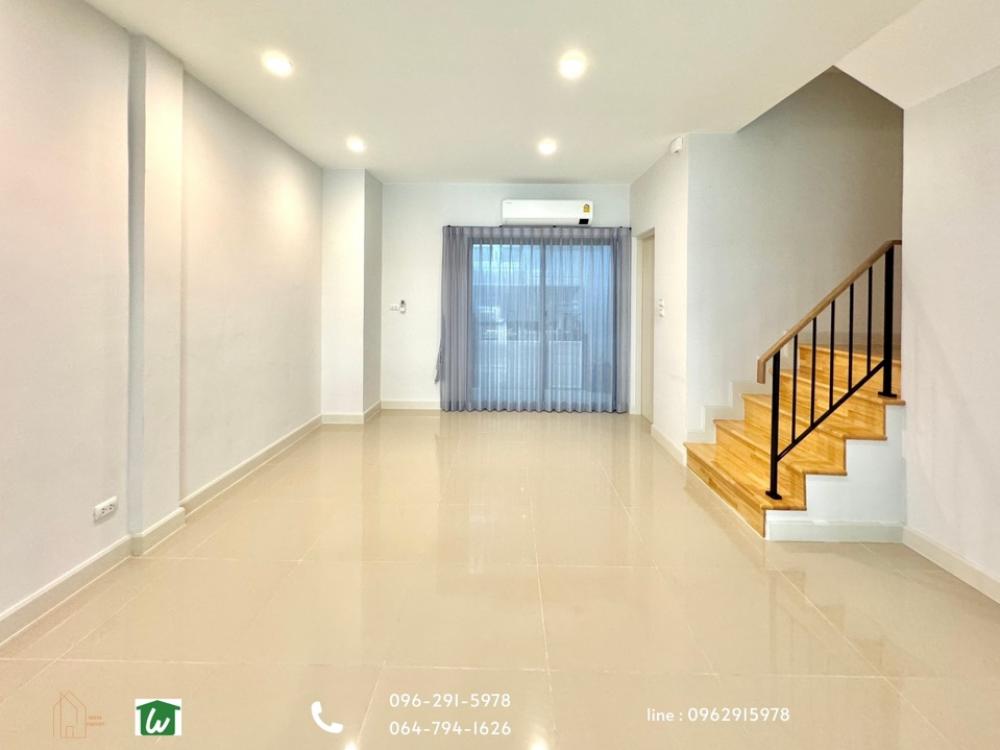 For SaleHousePathum Thani,Rangsit, Thammasat : 2-story townhome for sale, V compound village, Tiwanon-Rangsit, owner lives in it himself, never rents it out. Convenient travel near the Si Rat Expressway. Near the Red Line