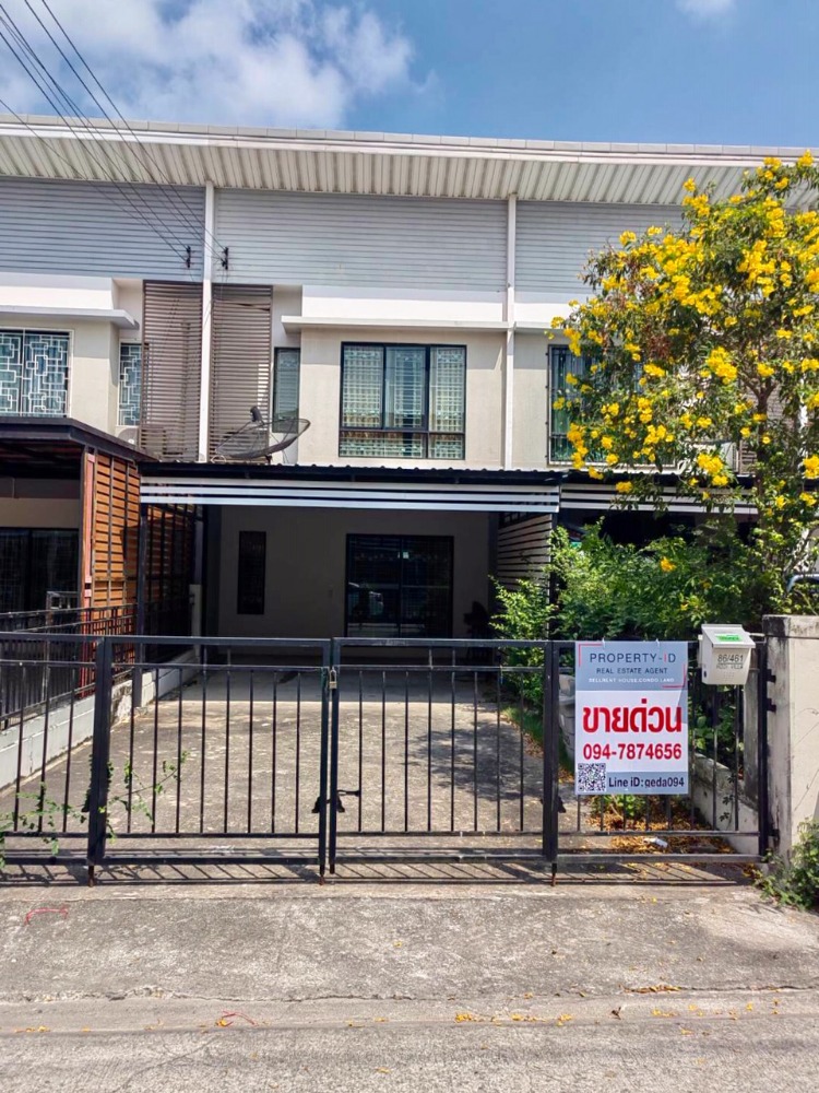 For SaleHouseBangna, Bearing, Lasalle : House  for sale   /  房子出售  2-story townhome for sale, cheapest price in the project. Get a large plot of land up to 41 sq m. at Modi Villa Bangna project, good location, convenient transportation, near ABAC University.