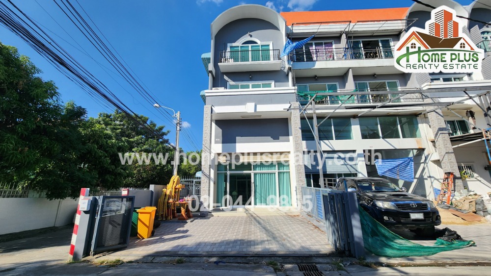 For RentShophouseChokchai 4, Ladprao 71, Ladprao 48, : Commercial building for rent, 3 and a half floors, Soi Lat Phrao 41. Renovated corner house, good location next to the road.