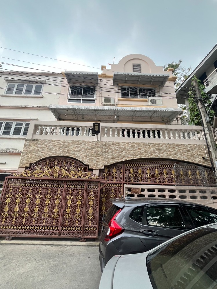 For SaleTownhousePinklao, Charansanitwong : Townhome for sale, 3 floors, 30 square meters, Charansanitwong, Wat Tha Phra Subdistrict. Bangkok Yai District, near MRT Charan 13