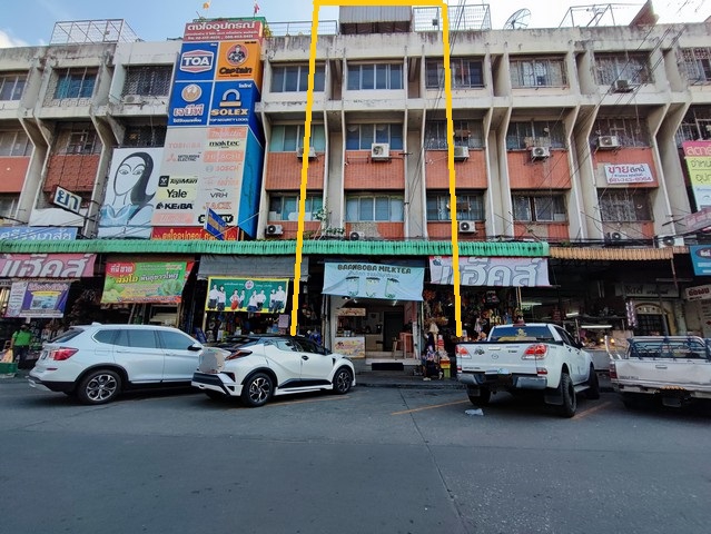 For SaleShophouseMin Buri, Romklao : Commercial building for sale In the Minburi Market Shopping Center Near the Pink BTS Minburi Station, 200 meters.