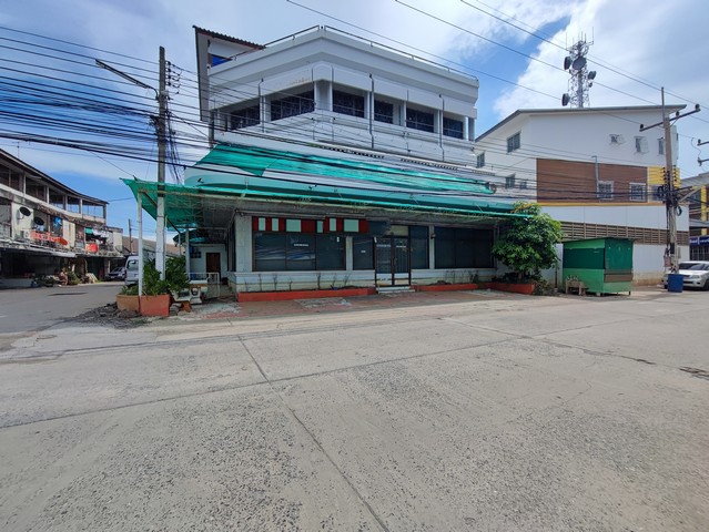 For SaleShowroomSing Buri : Muang Singburi building for sale, clinic for sale, medical center, Prawit Medical Center, office, distribution building.