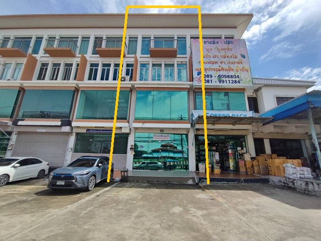 For SaleHome OfficeSeri Thai, Ramkhamhaeng Nida : Luxurious office building for sale, Home Office, next to the main road, Ramkhamhaeng. Near the skytrain station There is parking for the clinic, office, and spa.