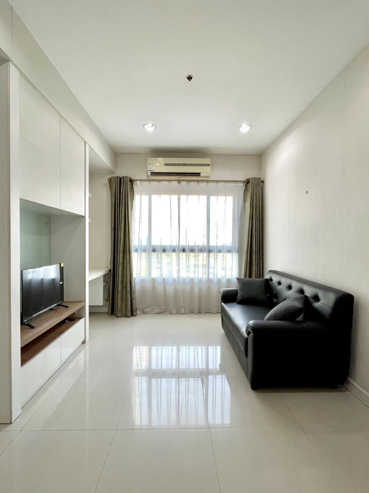 For RentCondoWongwianyai, Charoennakor : Room available in May, electrical appliances ready to move in, facing east, sunny, not hot!! Condo for rent Q House Sathorn Size 46sqm(1Bedroom/1Bathroom) for 15,000 baht/month.