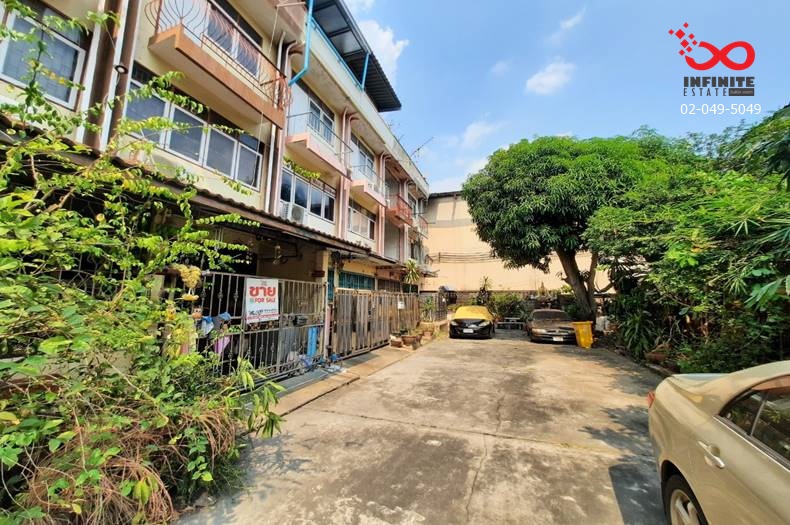 For SaleShophousePinklao, Charansanitwong : Commercial building for sale, 3 floors, 2 units, Soi Charansanitwong 65, Charansanitwong Road.