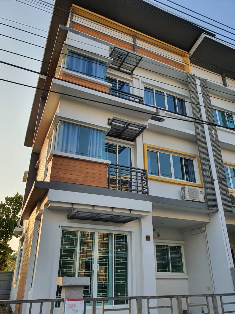 For RentTownhouseLadkrabang, Suwannaphum Airport : ** For rent, 3-storey townhouse, The Trop, size 28 sq m, corner room, good location** Rental price 25,000 baht