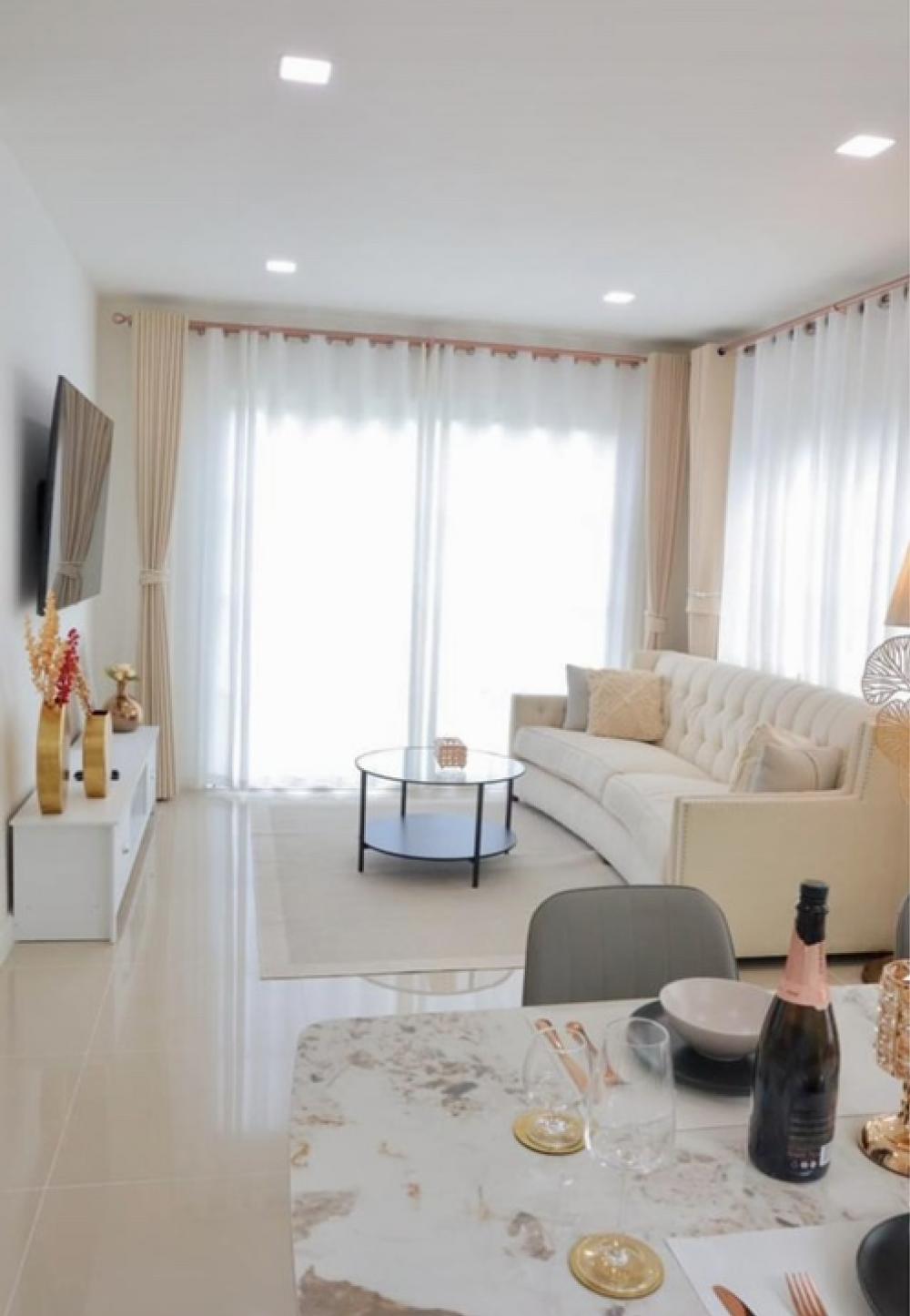 For RentHouseSamut Prakan,Samrong : 🌟For rental Detached House  Grandio Bangna KM. 5 , 2 storeys 3 Bedrooms / 4 Bathrooms. Nearby Mega Bangna . Fully furnished and decorated. 🔑Rental Fee 69,000 THB/ Month