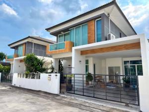 For SaleHousePattaya, Bangsaen, Chonburi : 2-storey detached house for sale, V Village Village, Nong Ri, Chonburi, second-hand house, good condition.