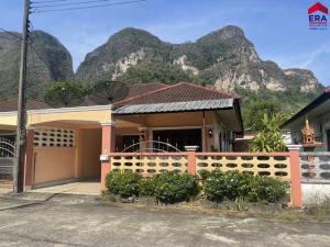 For SaleHousePhangnga : L080789 Single-storey semi-detached house for sale. In the middle of Phang Nga city, 3 bedrooms, 46.60 sq m.