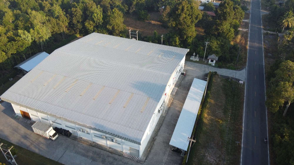 For SaleWarehouseUbon Ratchathani : The owner is selling it himself, 8 rai of land with a factory-warehouse building, size 2,250 sq m., No. 184 Village No. 2, Nong Khon Subdistrict, Mueang District, Ubon Ratchathani Province 34000, selling price 25,000,000 baht.