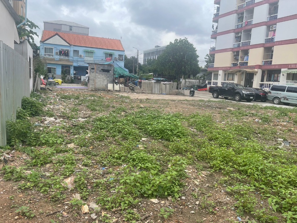 For SaleLandPattanakan, Srinakarin : Empty land for sale, good location, Srinakarin Soi 9 and Soi 11, 188 sq m, suitable for apartments, residences.