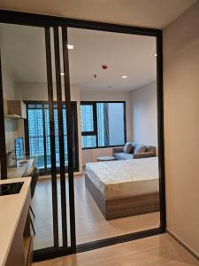 For RentCondoThaphra, Talat Phlu, Wutthakat : 👑 Life Sathorn Sierra 👑 The room is beautifully decorated and very livable. 18th floor, good wind, cool all year round. Fully furnished There is a washing machine.