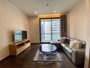 For RentCondoSukhumvit, Asoke, Thonglor : 🔥For Sale/Rent Beautiful room with unblocked views, high floor, just 300 meters to EmQuartier. Fully furnished in excellent condition, newly renovated, ready to move in. Ideal for urban living.
