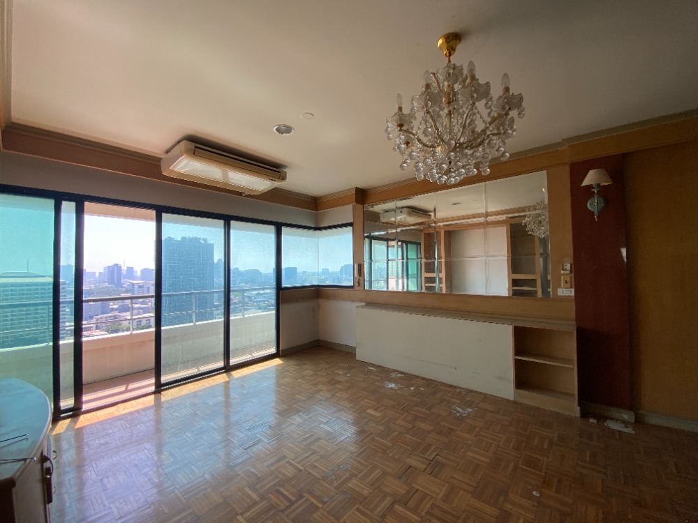 For SaleCondoSathorn, Narathiwat : [For SALE] Sathorn Garden, 20th floor (Below market price!)