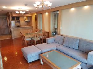 For RentCondoNana, North Nana,Sukhumvit13, Soi Nana : Condo for rent Sukhumvit Suite, fully furnished. Ready to move in