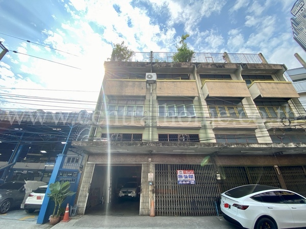 For SaleShophouseBang Sue, Wong Sawang, Tao Pun : Commercial building, 2 units, Soi Bangkok-Nonthaburi 34, next to MRT Bang Son.