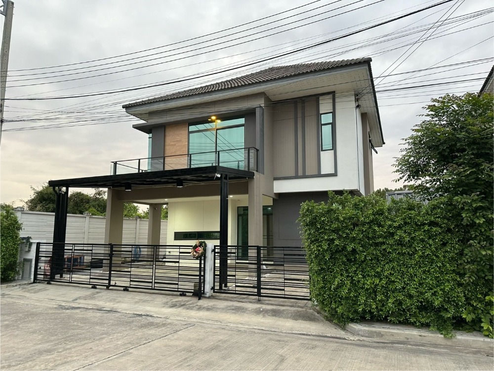 For SaleHouseChaengwatana, Muangthong : Corner detached house ✨Esgate Premium Village, Chaengwattana - Chaiyapruek, beautiful house, largest size, beginning of the project, near the clubhouse. There is no one in front of the house. Price is only 7.69 million baht!!!