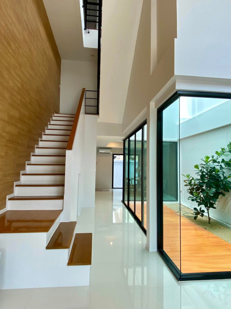 For SaleTownhouseMin Buri, Romklao : Green Loft Home, Soi Mistine, Kaha Romklao, designed by an award-winning architect from New York, only 4.9 million baht.