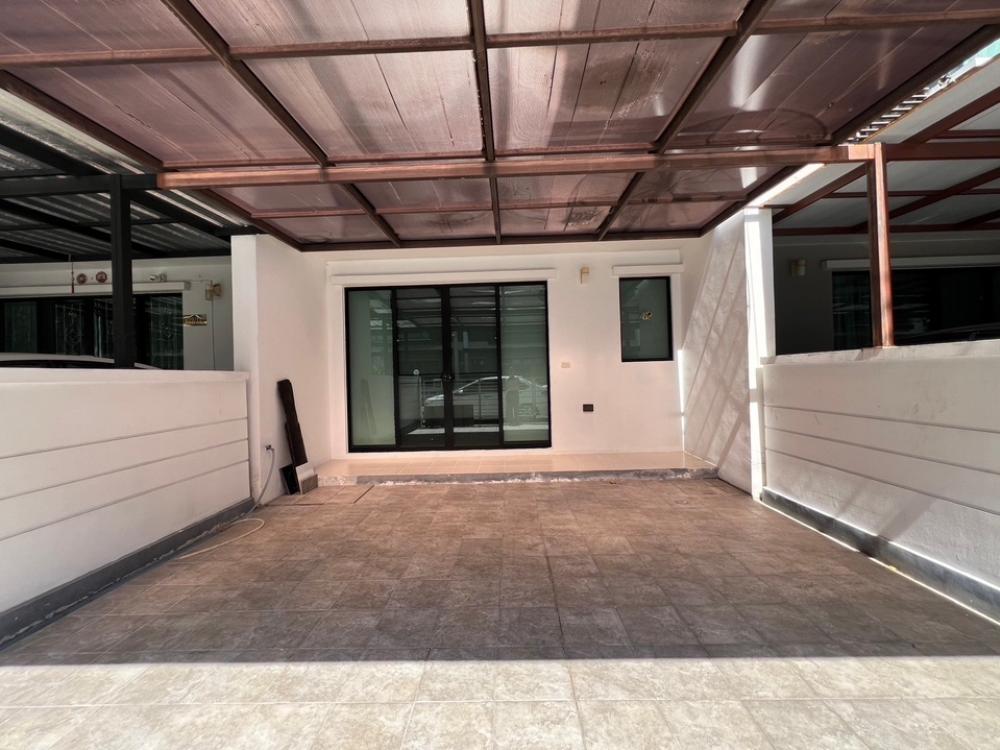 For SaleTownhouseBang Sue, Wong Sawang, Tao Pun : For sale, Town Plus X Prachachuen, 3-storey townhome ✨Newly renovated✨🏡Area 20 sq.w., usable area 180 sq.m. 💥 3 bedrooms, 3 bathrooms, 1 living room on the 2nd floor 🚗 2 parking spaces 🔥Free🔥 - Built-in kitchen - Hood - Built-in wardrobe - Water pump - Wa