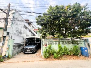 For SaleLandOnnut, Udomsuk : Land and Building Soi Wachiratham Sathit 51 / 101 Square Meter (FOR SALE) PUY250