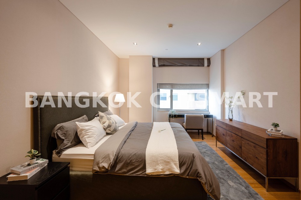 For SaleCondoSilom, Saladaeng, Bangrak : For sale!!! Large room, beautifully decorated, ready to move in, 1 bedroom, 1 bathroom, 61 sq m., price 11.5 million baht. Saladaeng Residence Tell&amp;line: 0939256422