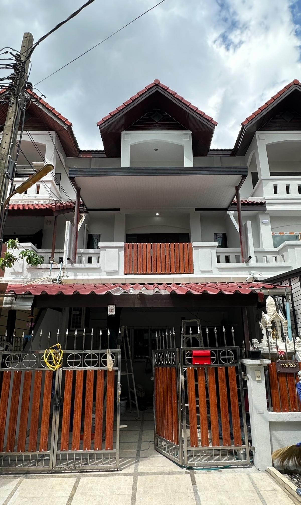 For RentTownhouseChokchai 4, Ladprao 71, Ladprao 48, : Townhome for rent, Lat Phrao 101, Soi Pho Kaeo.