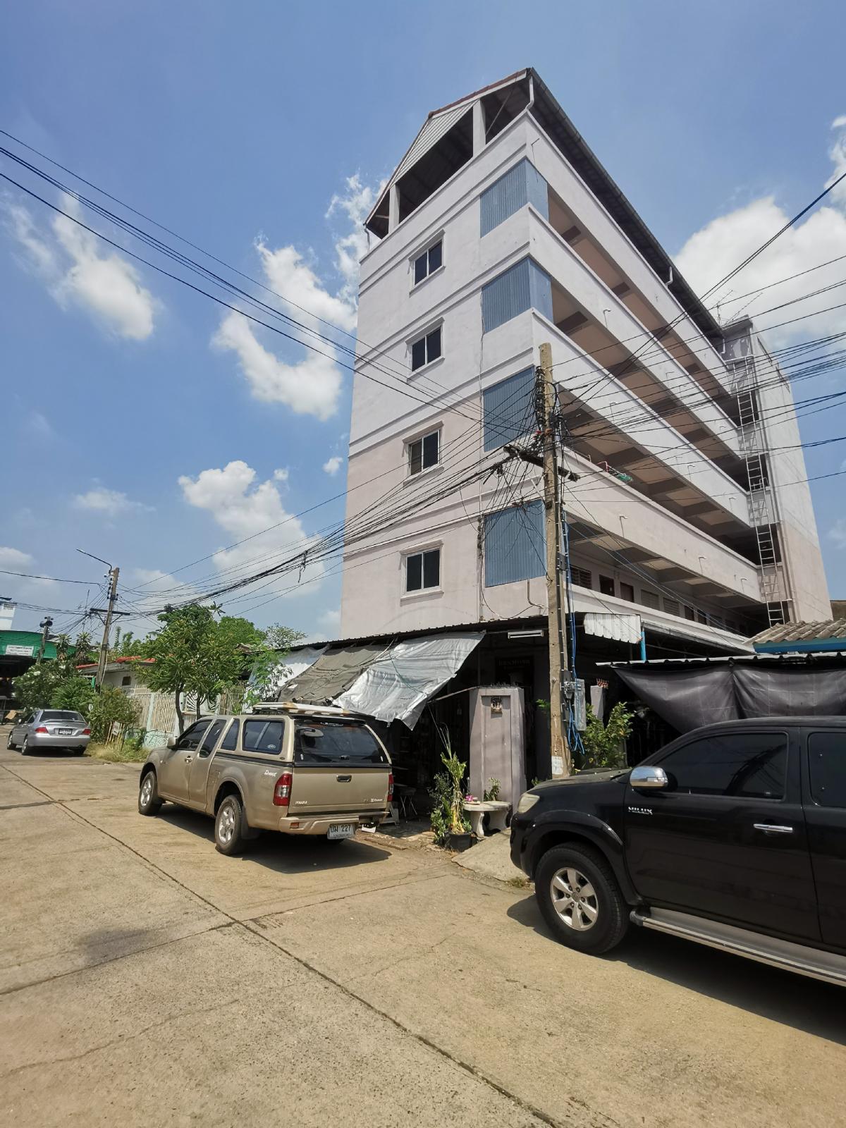 For SaleBusinesses for salePathum Thani,Rangsit, Thammasat : Apartment for sale in front of Nava Nakhon Industrial Estate, 35 rooms, 5 floors, apartment sold below appraised price. Cheapest apartment