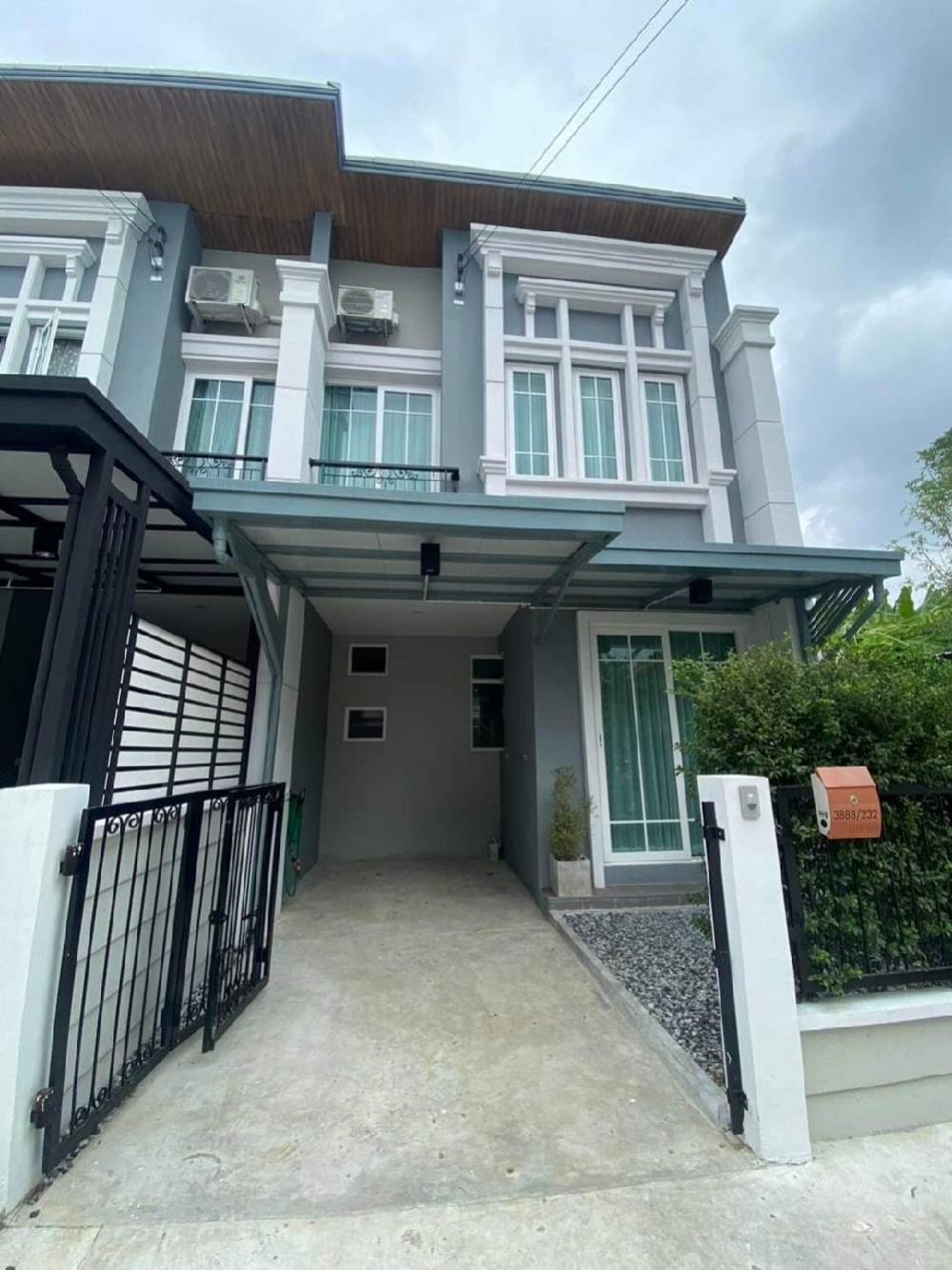 For RentTownhouseBangna, Bearing, Lasalle : For rent Golden Town Sukhumvit Lassale. Near BTS Samrong. Ready to move in .