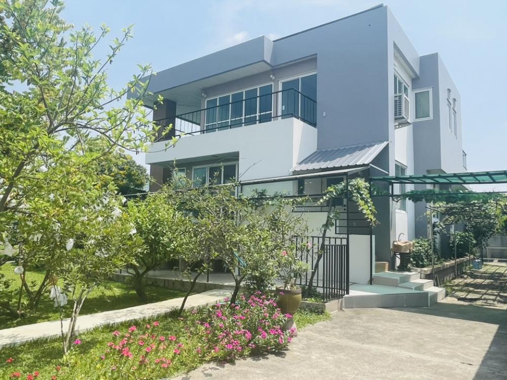 For SaleHousePattanakan, Srinakarin : Single house for sale, 2 floors, 315 sq m, with warehouse / office (with worker housing), Soi Krungthep Kreetha 37 (near Suvarnabhumi Airport - MRT yellow Sri Kreetha)