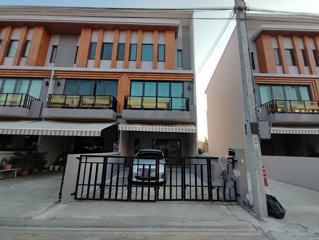 For SaleTownhousePattanakan, Srinakarin : For sale: Igent Premium, luxury townhome, Phatthanakan 99, corner unit 𝐄𝐢𝐠𝐞𝐧 𝐏𝐫𝐞𝐦𝐢𝐮𝐦 𝐓𝐨𝐰𝐧𝐡𝐨𝐦𝐞 𝐏𝐚𝐭𝐭𝐚. 𝐧𝐚𝐤𝐚𝐫𝐧