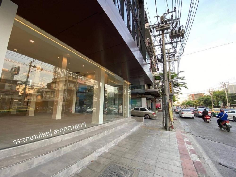 For RentShophouseBang Sue, Wong Sawang, Tao Pun : Space for rent, newly renovated building, next to MRT Bang Pho, 190 meters, suitable for opening a Showroom/Cafe/Shop/Clinic.
