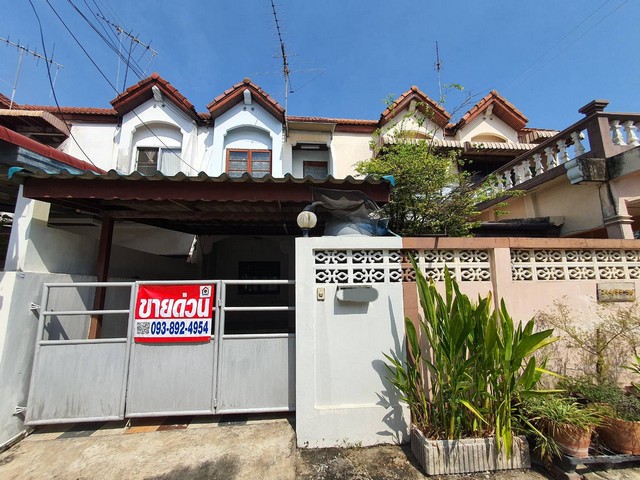 For SaleTownhouseVipawadee, Don Mueang, Lak Si : 2-story townhouse for sale, Yingolarn Village. Vibhavadi Rangsit 43, area 21 sq m, near Don Mueang Airport.