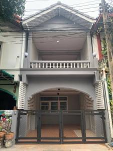 For SaleTownhouseNawamin, Ramindra : Selling cheap, full loan!!! Townhouse, 2 floors, 16 sq m, Amarin Village 3, Plan 4, Soi Sai Mai 15.