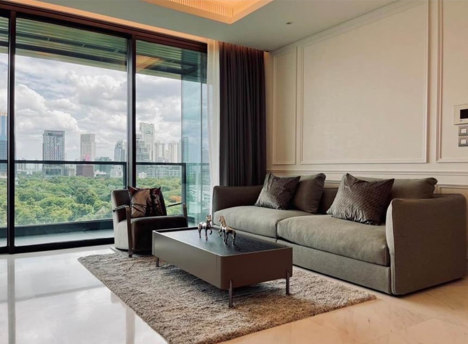 For RentCondoWitthayu, Chidlom, Langsuan, Ploenchit : ♦ Nice view ♦ 87.00 sq.m. High floor, Lumpini Park view | 1 bed 1 bath | Condo in the heart of the city, near BTS Ratchadamri 3 mins., Central Embassy 4 mins., BTS Ploenchit 5 mins.