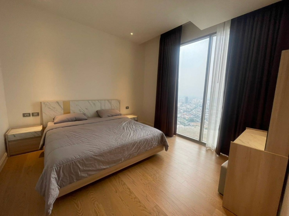 For RentCondoWongwianyai, Charoennakor : ● Corner room ● Floor 35+ , rightmost room | 2 Beds 102.55 sq.m. | Condo near Icon siam dep. 1 min, BTS Krung Thonburi 2 mins.