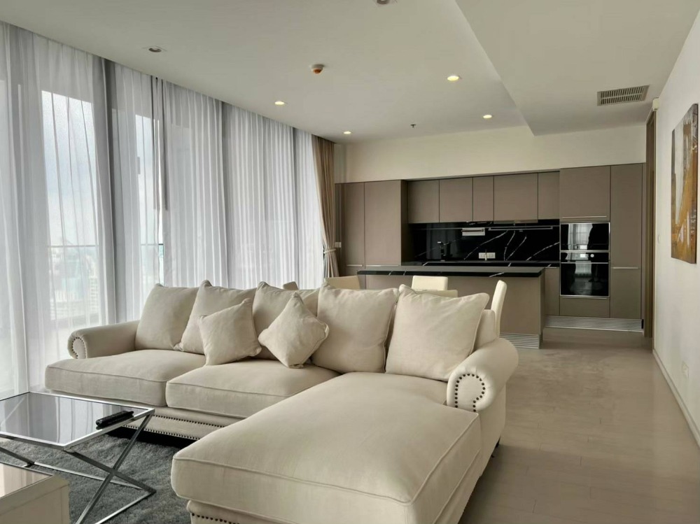 For RentCondoWitthayu, Chidlom, Langsuan, Ploenchit : ♦ Rare Unit ♦ Duplex 40+ Floor 3 beds | Condo skywalk connect to BTS ploenchit and Central Embassy.