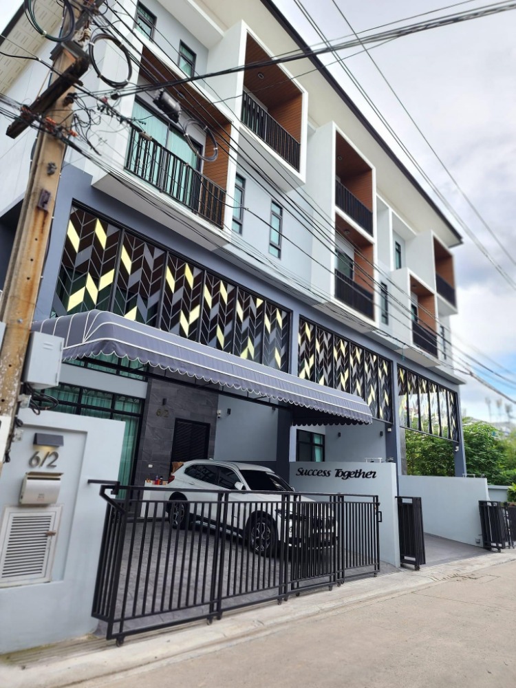 For SaleHome OfficeChokchai 4, Ladprao 71, Ladprao 48, : Luxury Home Office 3.5 Storey in Dimond Ville Chokchai 4 (ไดมอนด์ วิลล์ โชคชัย 4) | 37 sq.w., left corner side, 2-3 Parking | Fully Decorated | Near BTS Chokchai 4 3 mins.