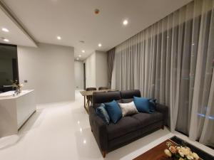 For RentCondoSukhumvit, Asoke, Thonglor : ✨For Rent Exquisitely Furnished 2 Beds with Private Lift, Modern Furniture, and Spacious Balcony - Just 120 m from BTS Prompong