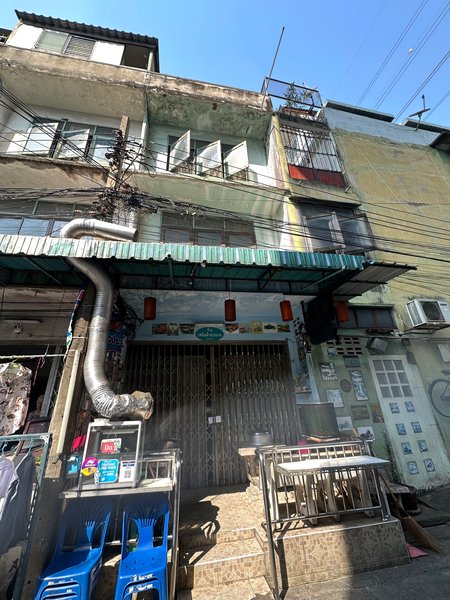 For SaleShophouseLadprao, Central Ladprao : Commercial building for sale, Soi Lat Phrao 1, next to Soi Union Mall, suitable for trading, travel to MRT Phahon Yothin only 300 meters.