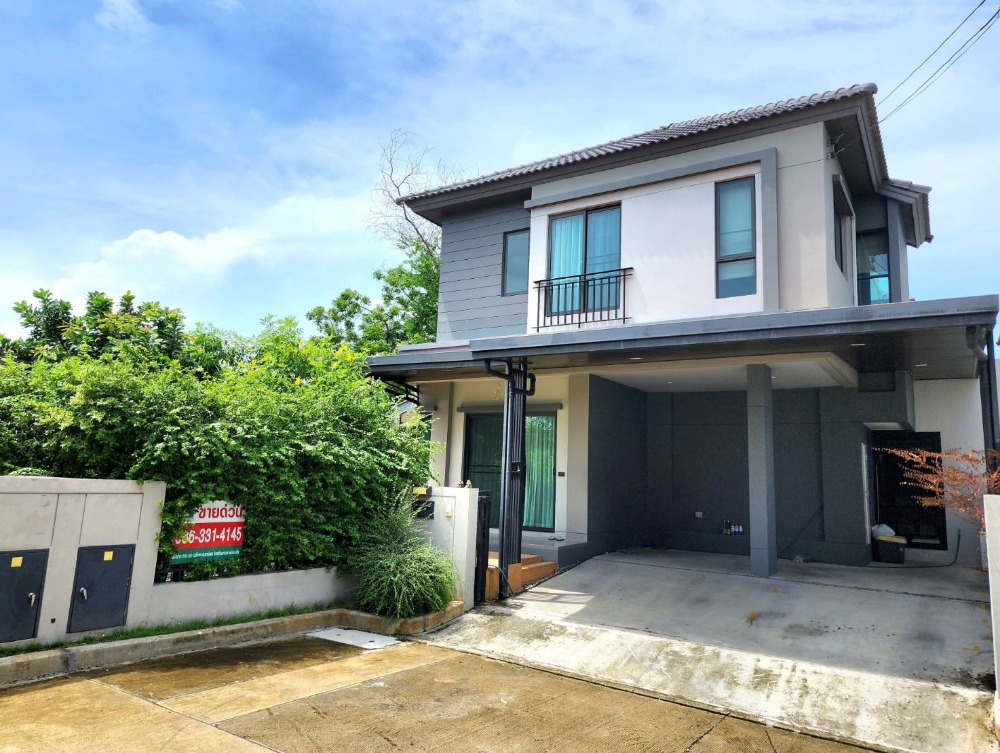 For SaleHousePathum Thani,Rangsit, Thammasat : Semi-detached house for sale, Venue Tiwanon-Rangsit Village, VENUE Tiwanon-Rangsit.