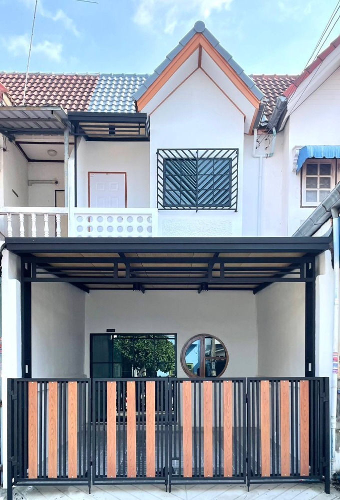 For SaleTownhouseNawamin, Ramindra : For sale: 2-storey townhouse, Intraview Village, Nimit Mai 11, Min Buri, Hathai Rat, Ram Intra, Lam Luk Ka, Safari World, Fashion Island, Pink Line, Suwinthawong, Min Buri District Office, Kanchanaphisek Ring Road, Urgent Chatuchak, Min Buri Police Statio