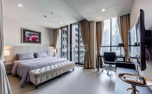 For RentCondoWitthayu, Chidlom, Langsuan, Ploenchit : 🔥🔥✨Luxury room with CLASS!!🏦SUPER LUXURY luxurious 👑 very beautifully decorated room 👑✨ PRIVATE LIFT!!!!✨Fully furnished!!!!✨ 🎯For rent🎯Noble Ploenchit✅1Bed✅ 52 sqm. 14th floor (#BTS #CBD📌)🔥✨LINE:miragecondo ✅Fully Furnished