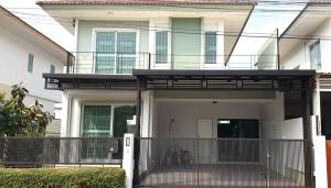 For SaleHousePathum Thani,Rangsit, Thammasat : For sale, 2-story twin house, completely renovated, very beautiful, Groveville Village, Lam Luk Ka Khlong 4, area 36.2 sq m., 3 bedrooms, 2 bathrooms, good location, convenient travel, can enter and exit both Lam Luk Ka Road and Kanchanapi Road. consecrat