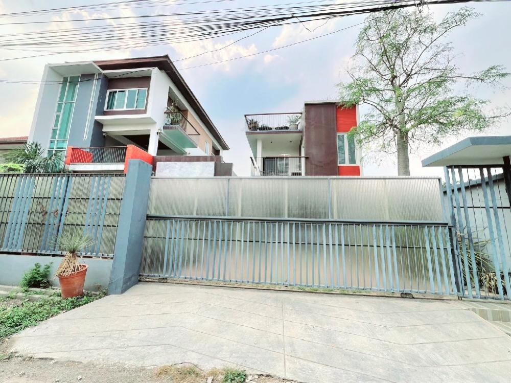 For SaleHousePattanakan, Srinakarin : Selling Pool Villa 3-storey house for sale with swimming pool Salt system, size 3.5×14 meters, Land 112 sq m, selking 24.9  million bahtKrungthep Kreetha 23, beautiful, ready to move in