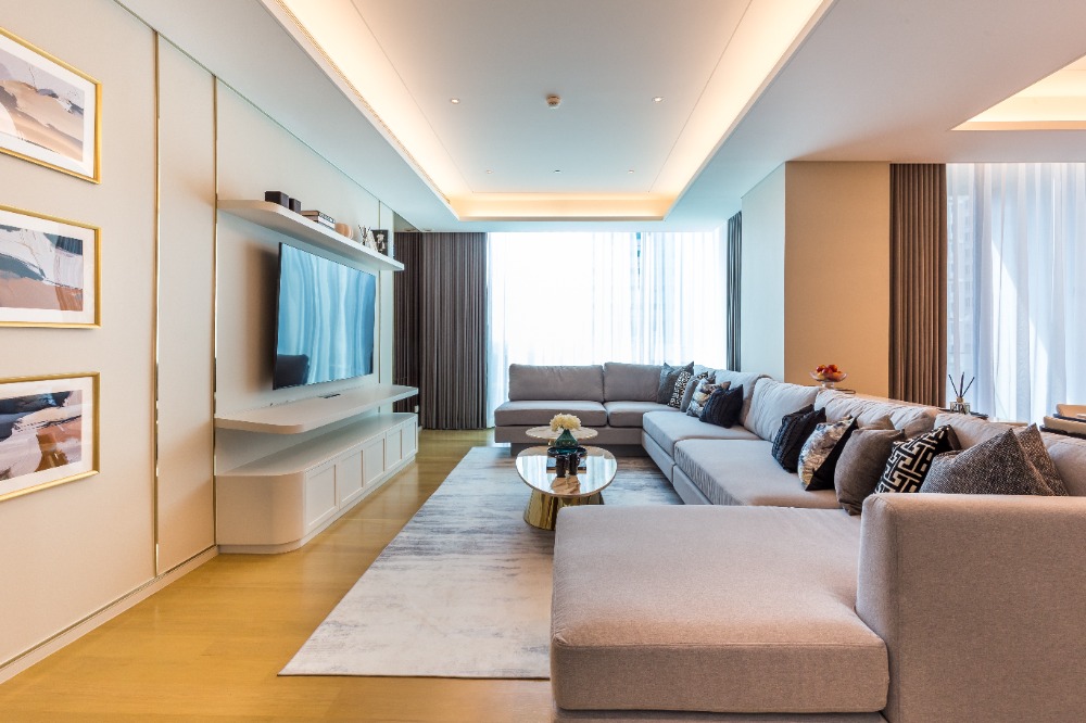 For RentCondoWitthayu, Chidlom, Langsuan, Ploenchit : ✅ RENT - BAAN Sindhorn, Super Luxury, 2 bedrooms, 3 bathrooms, new room, beautifully decorated, doesnt block the view, ready to move in.