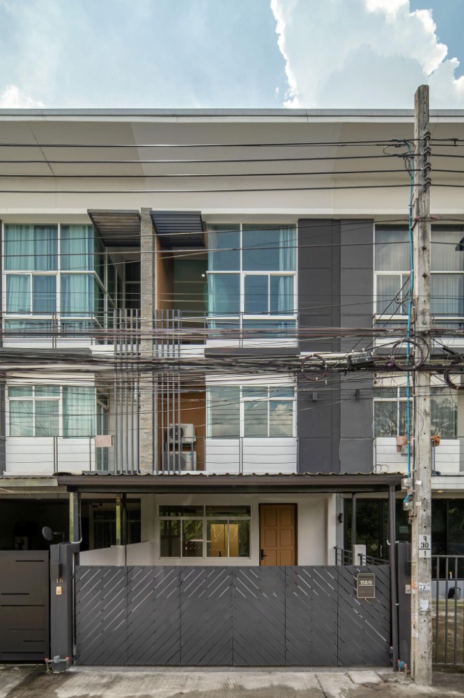 For SaleTownhouseChokchai 4, Ladprao 71, Ladprao 48, : 👇Townhome just renovated modern loft style near The Crystal Ekkamai-Ram Inthra , Central Eastville