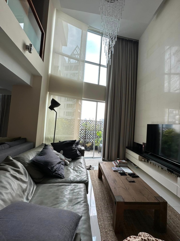 ขายคอนโดวิทยุ ชิดลม หลังสวน : High Floor Duplex 1 Bed Condo for Sale!